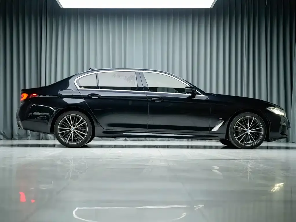 BMW 5 Series — фото 10