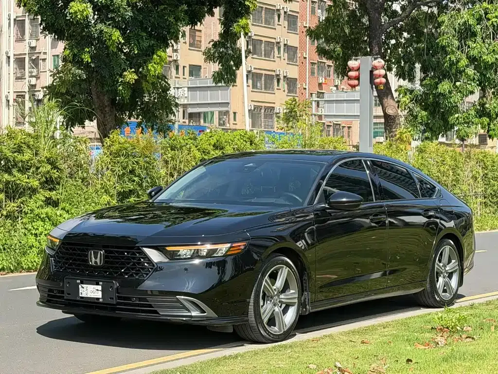 Honda Accord — фото 1