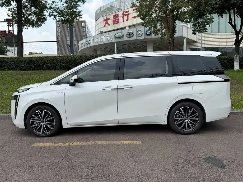 GAC Motor Trumpchi E8 PHEV — фото 8