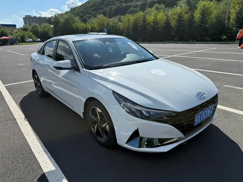 Hyundai Elantra — фото 5