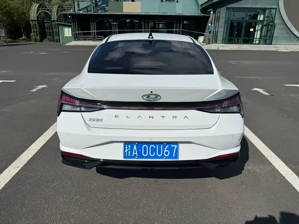 Hyundai Elantra — фото 2