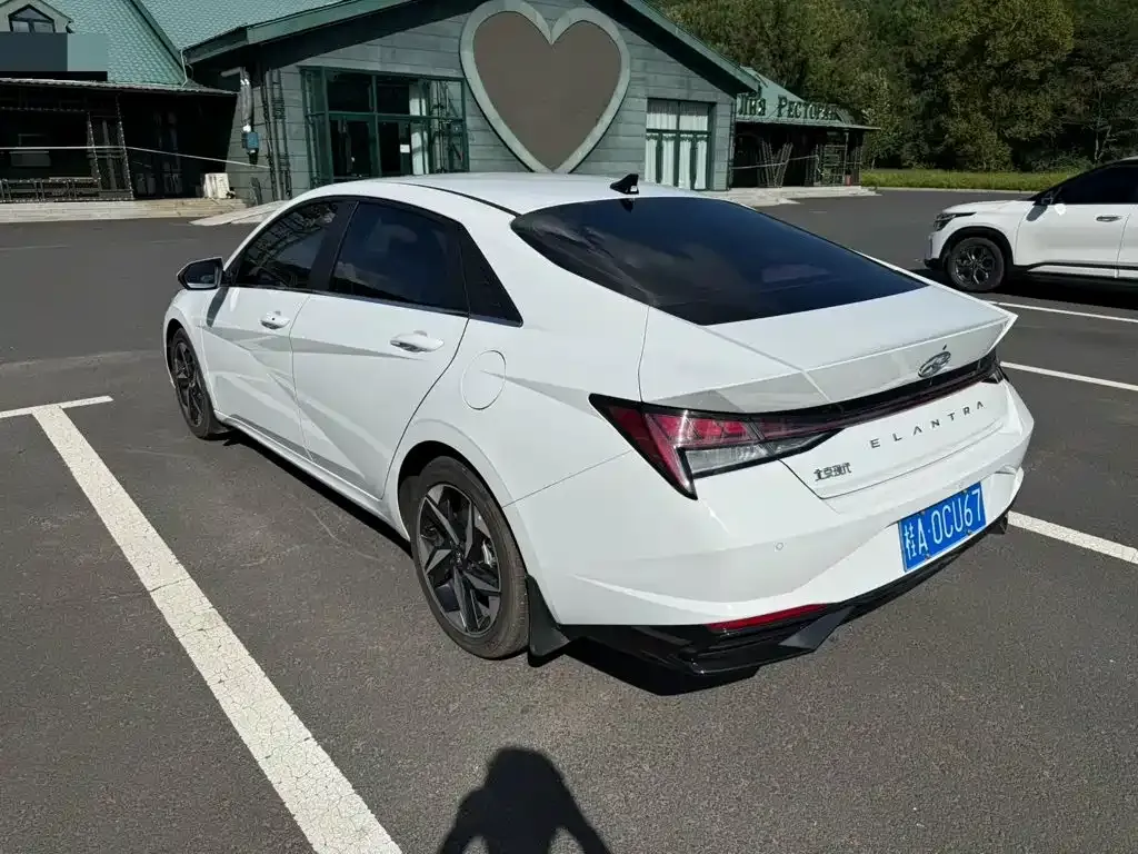 Hyundai Elantra — фото 6