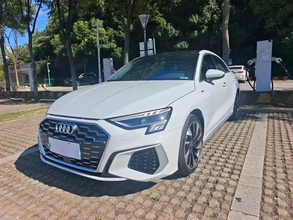 Audi A3 — фото 1
