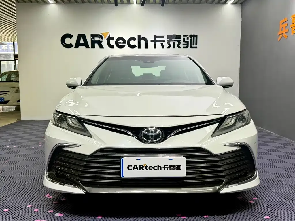 Toyota Camry — фото 7