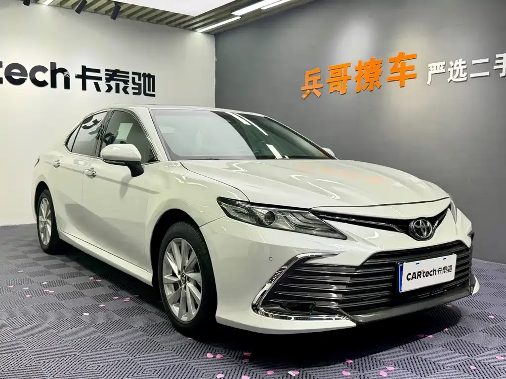 Toyota Camry — фото 10