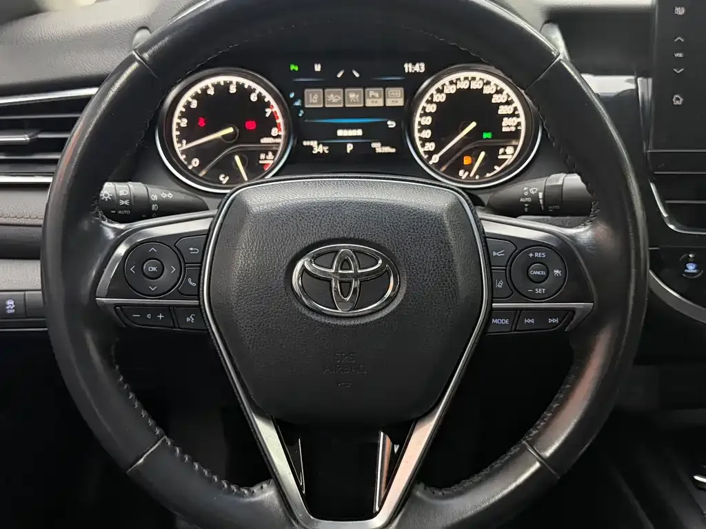 Toyota Camry — фото 4