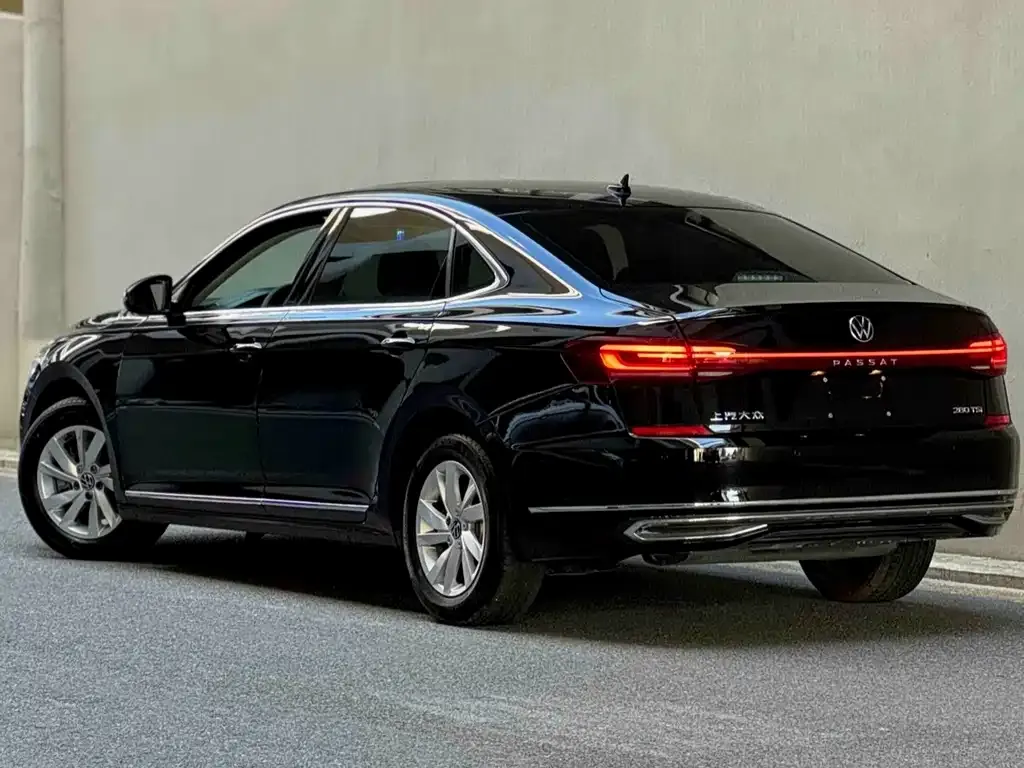 Volkswagen Passat — фото 7