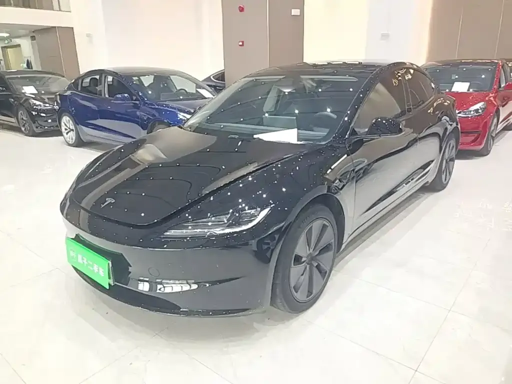 Tesla Model 3 — фото 1