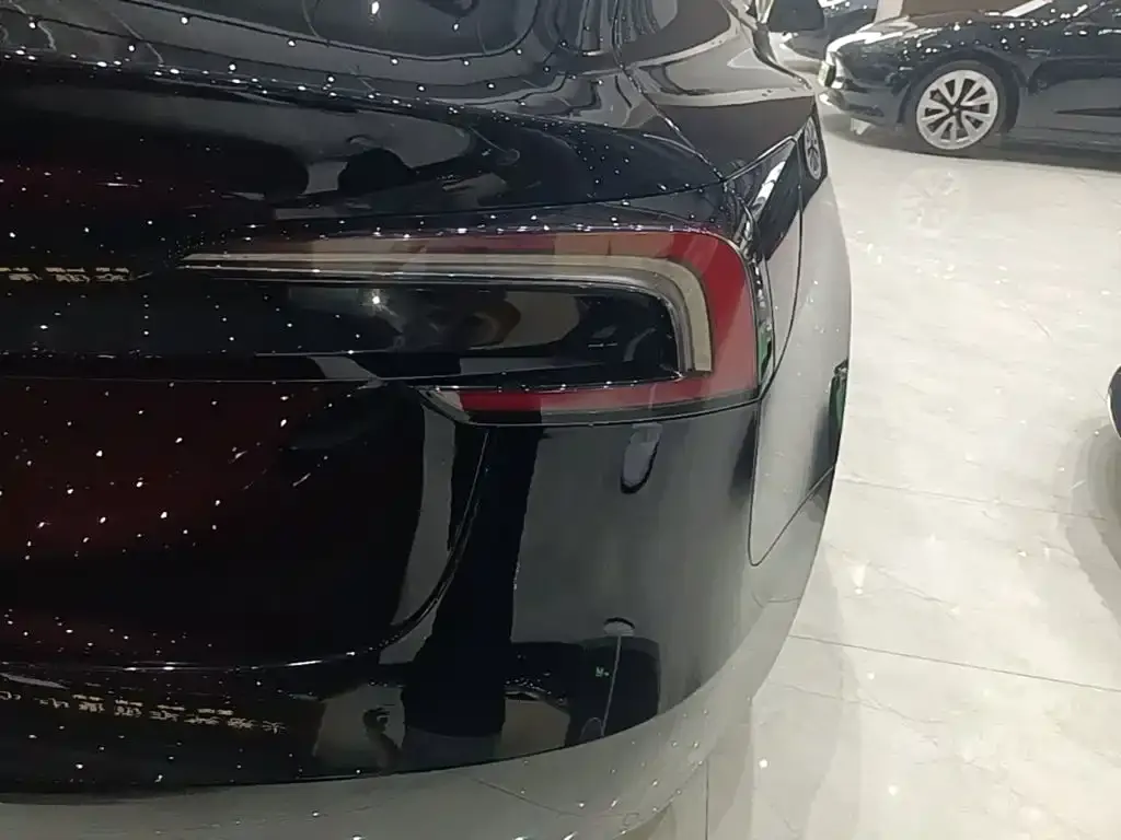 Tesla Model 3 — фото 2