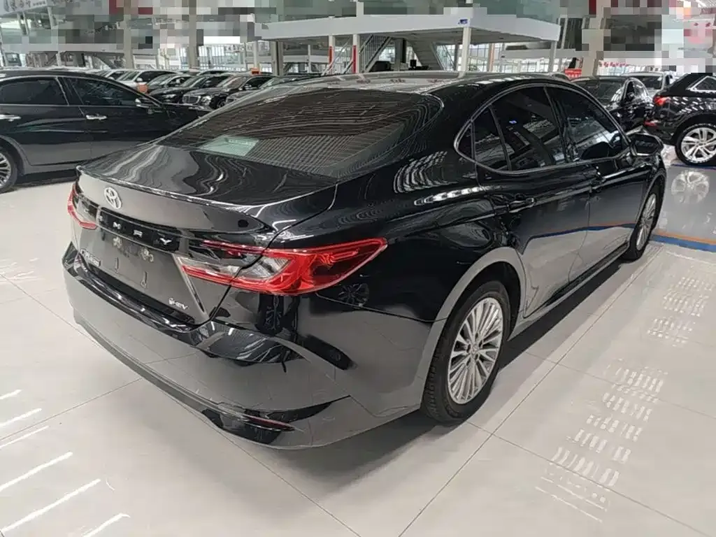 Toyota Camry — фото 4