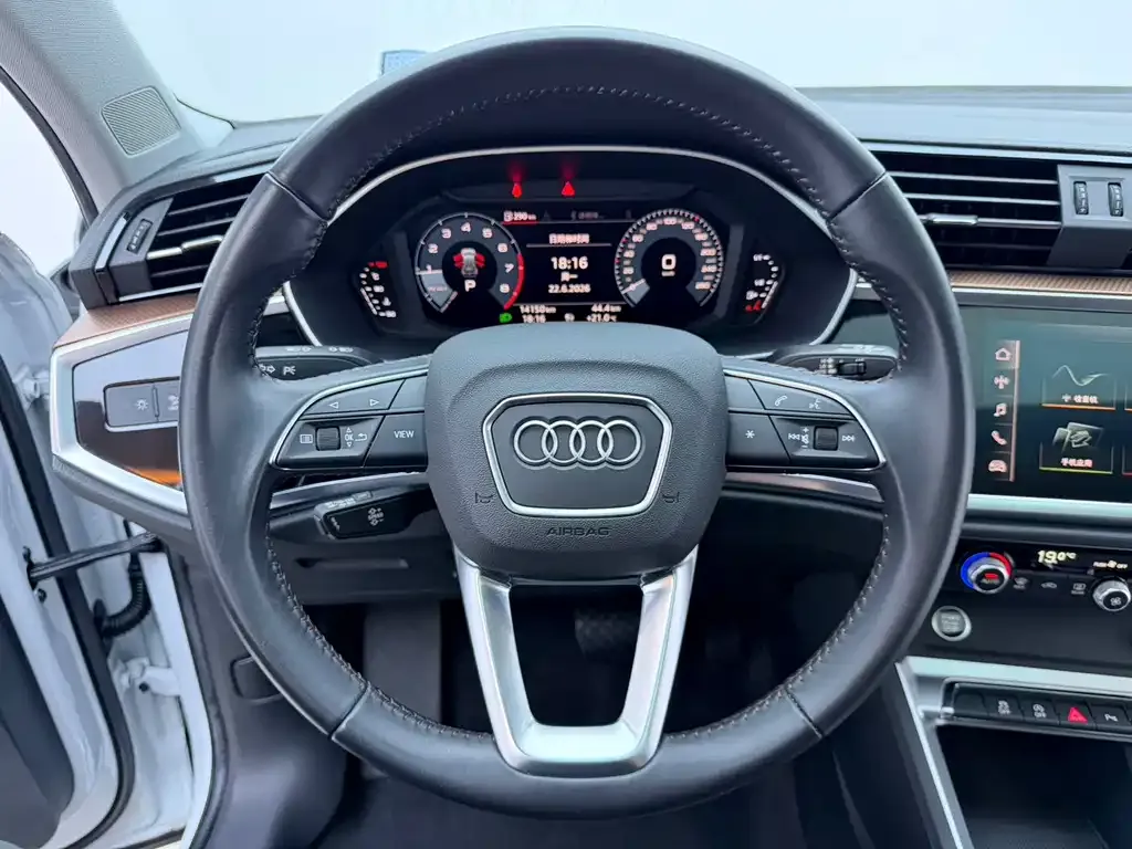 Audi Q3 — фото 5