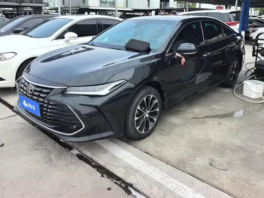 Toyota Avalon — фото 1