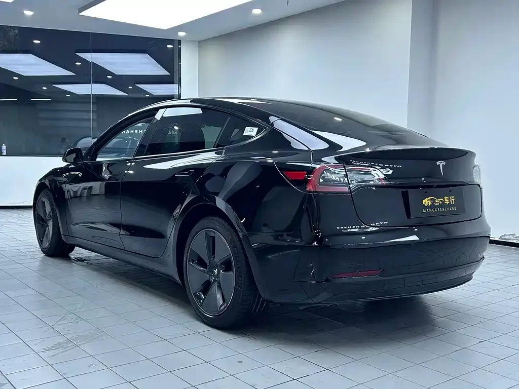 Tesla Model 3 — фото 9