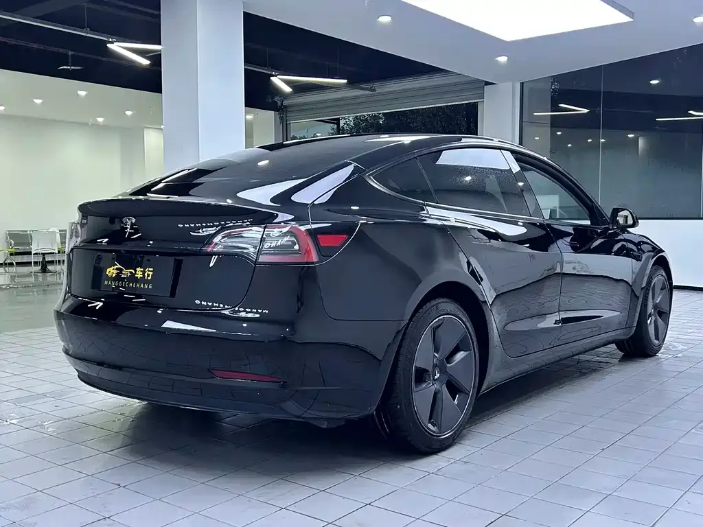 Tesla Model 3 — фото 4