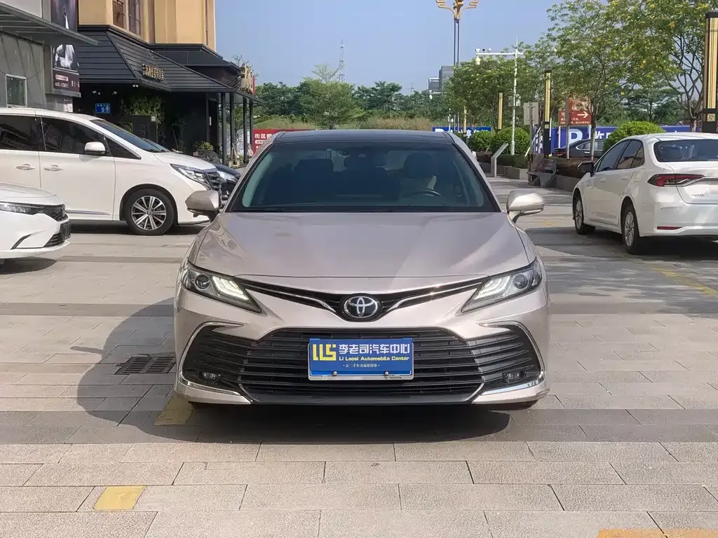 Toyota Camry — фото 4