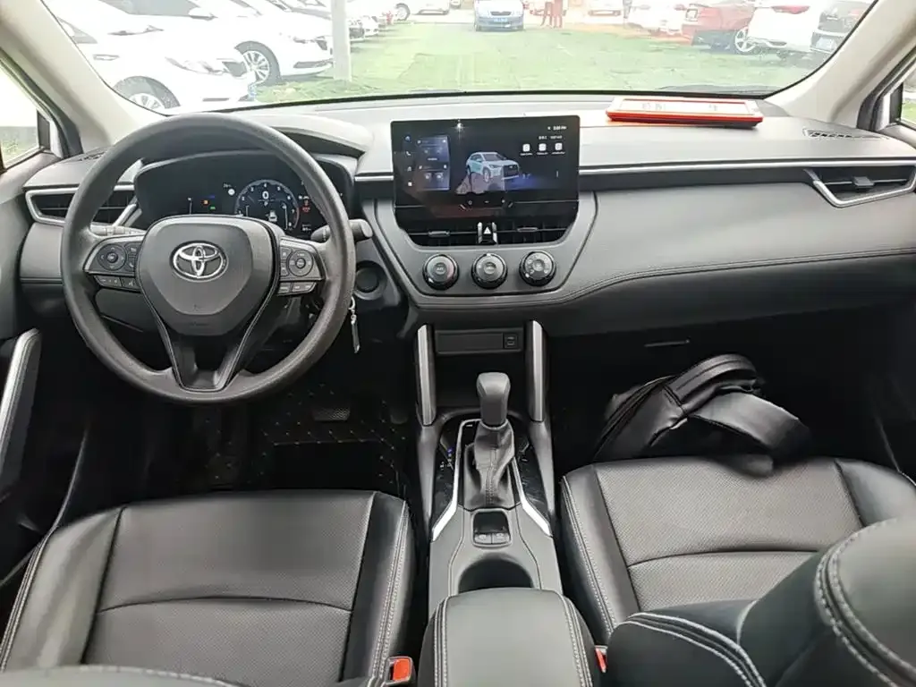 Toyota Corolla Cross — фото 9