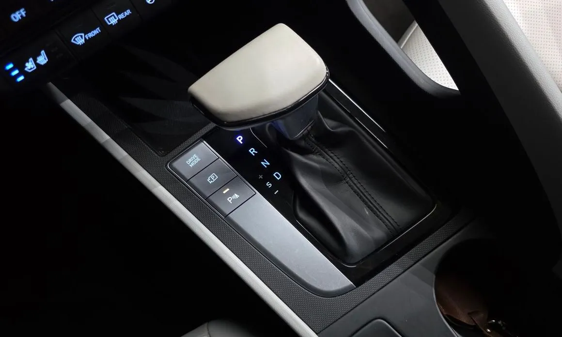 Hyundai AVANTE — фото 3