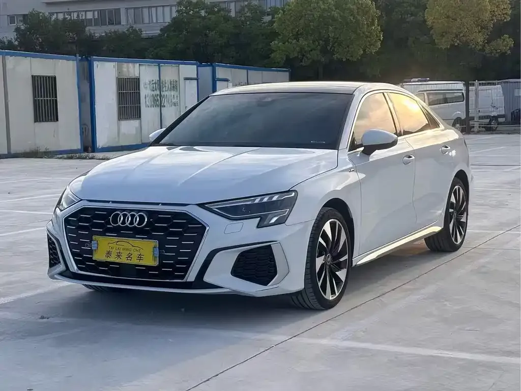 Audi A3 — фото 1
