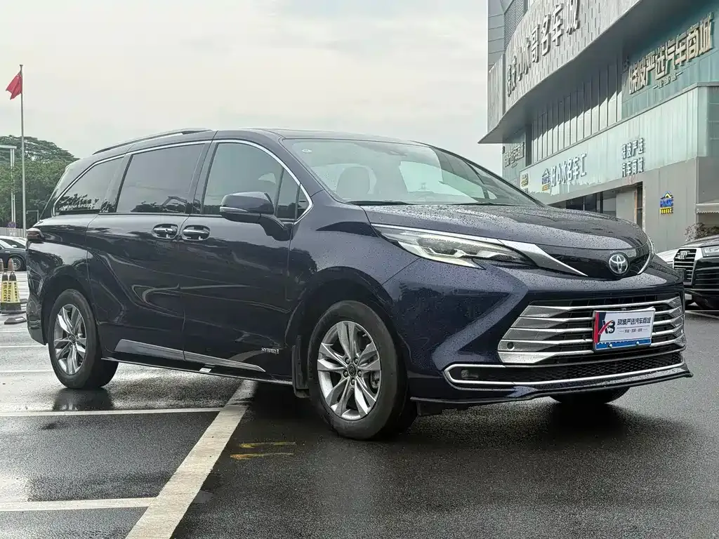 Toyota Sienna — фото 4