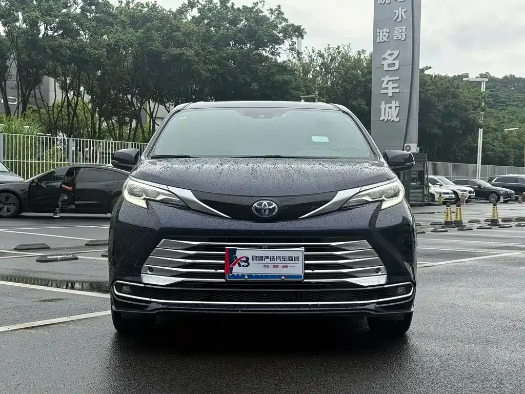 Toyota Sienna — фото 9