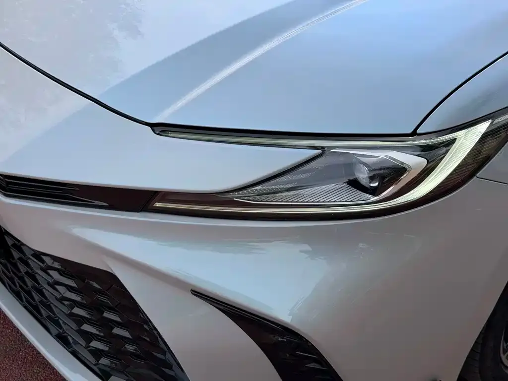 Toyota Camry — фото 3