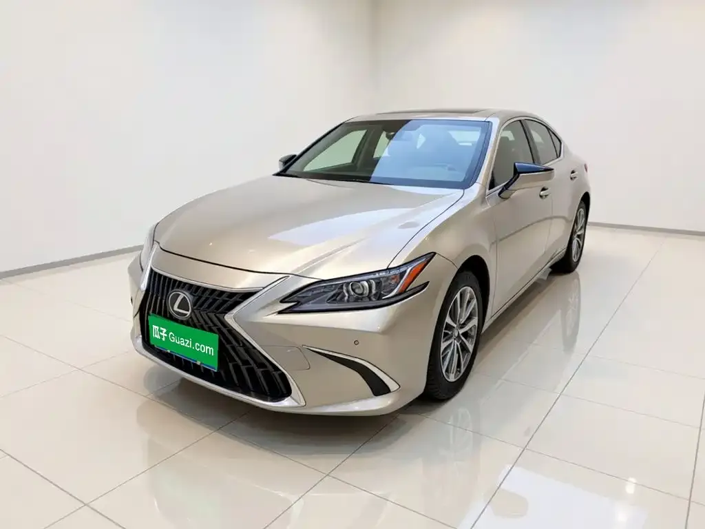 Lexus ES — фото 1