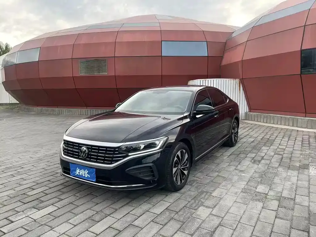 Volkswagen Passat — фото 1