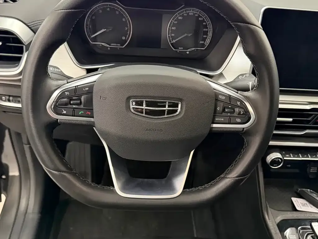 Geely Binyue — фото 10