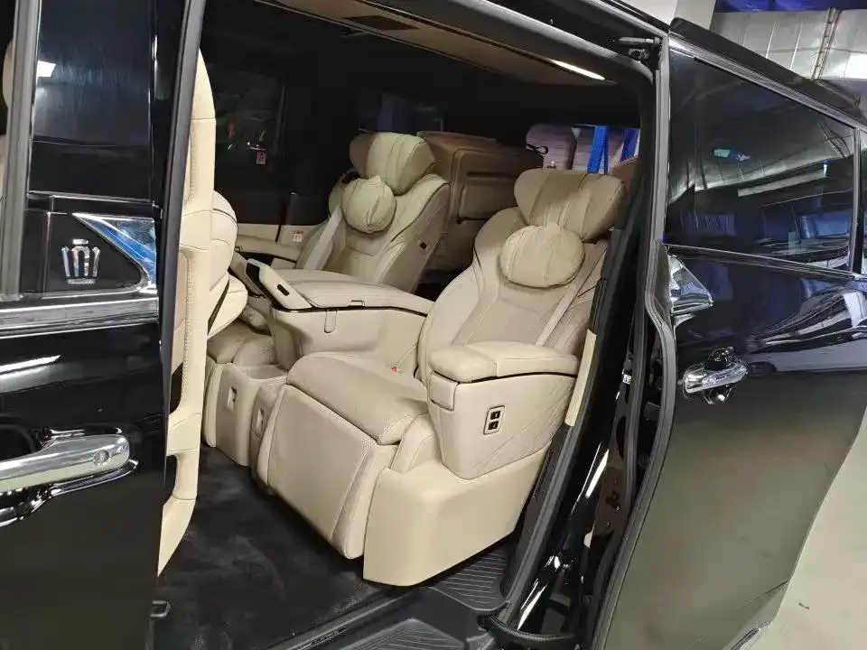 Toyota Vellfire — фото 2