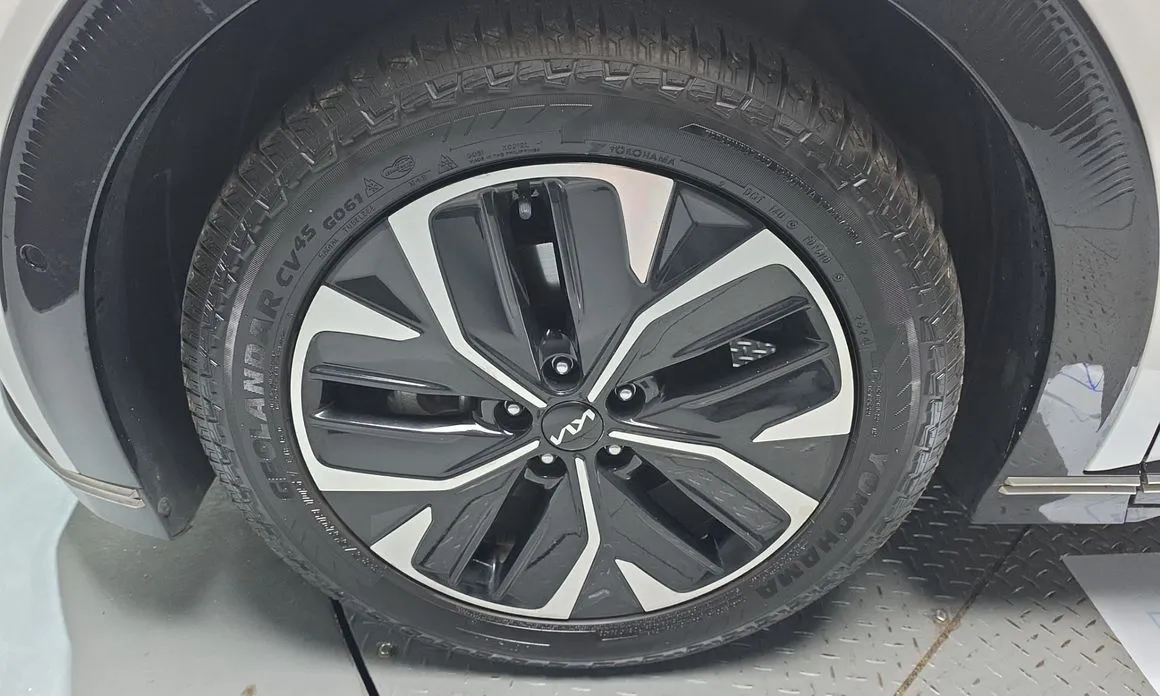 Kia EV6 — фото 8
