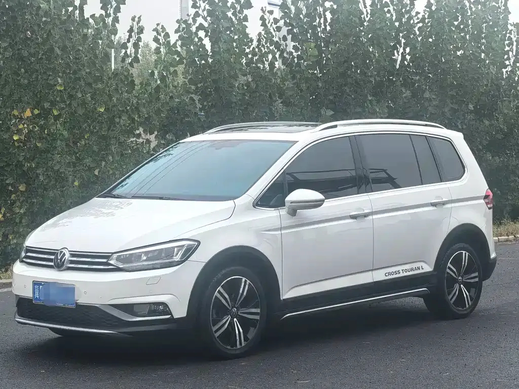Volkswagen Touran — фото 1