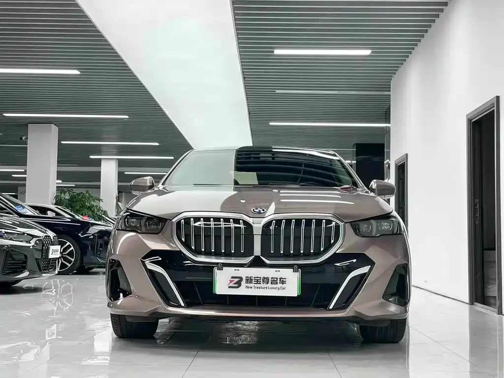 BMW i5 — фото 5