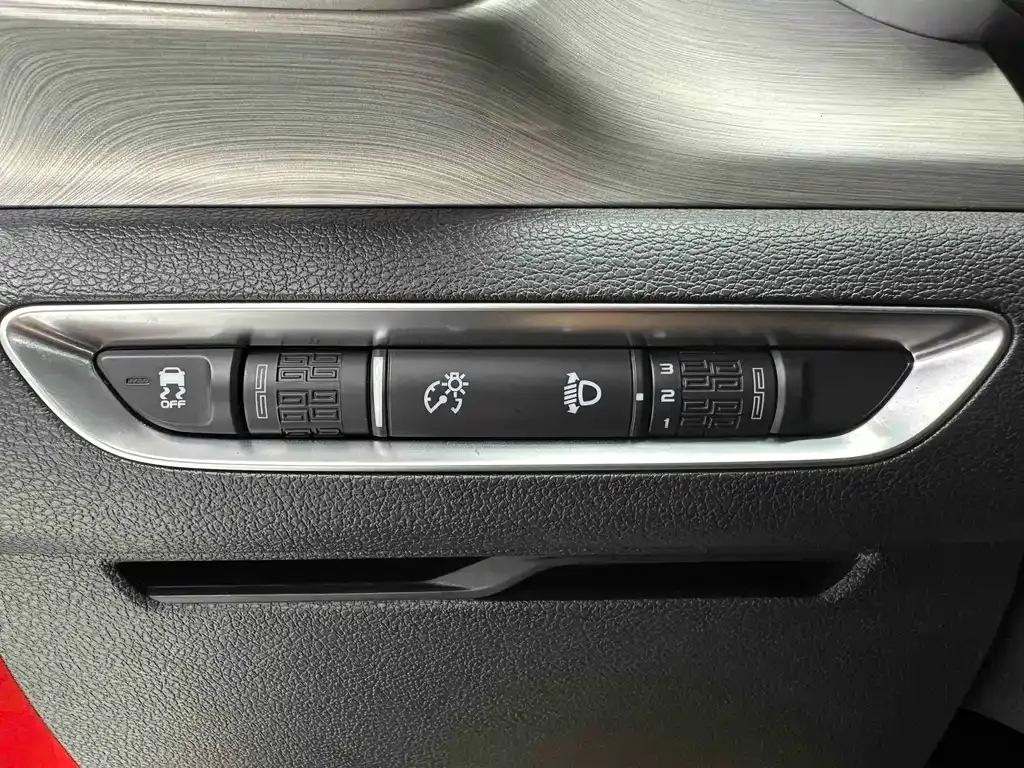 Geely Binyue — фото 10