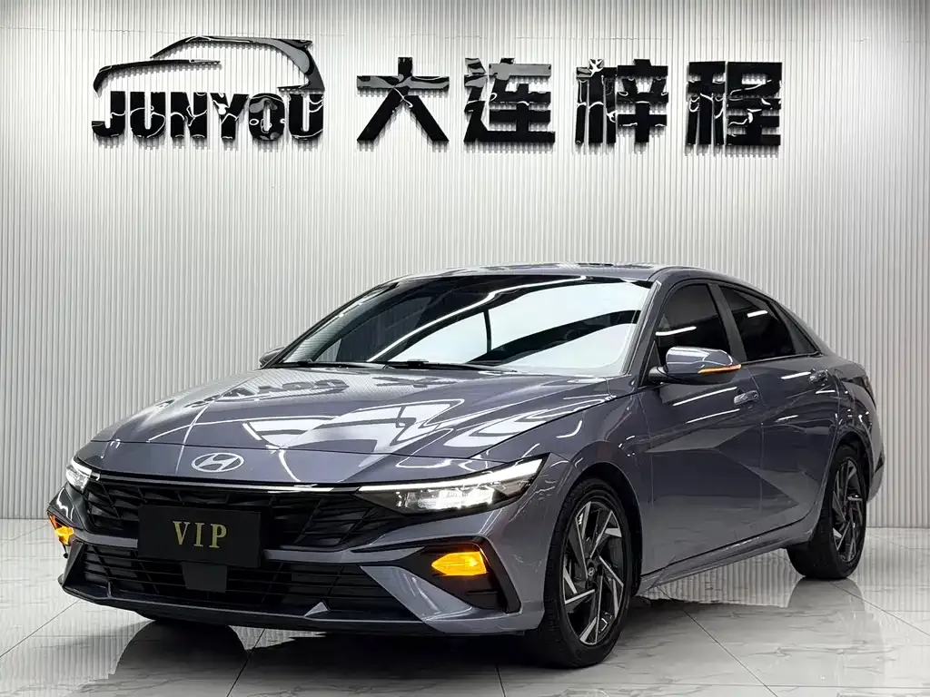 Hyundai Elantra — фото 1