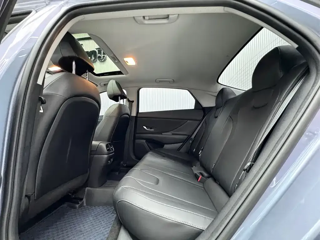 Hyundai Elantra — фото 6