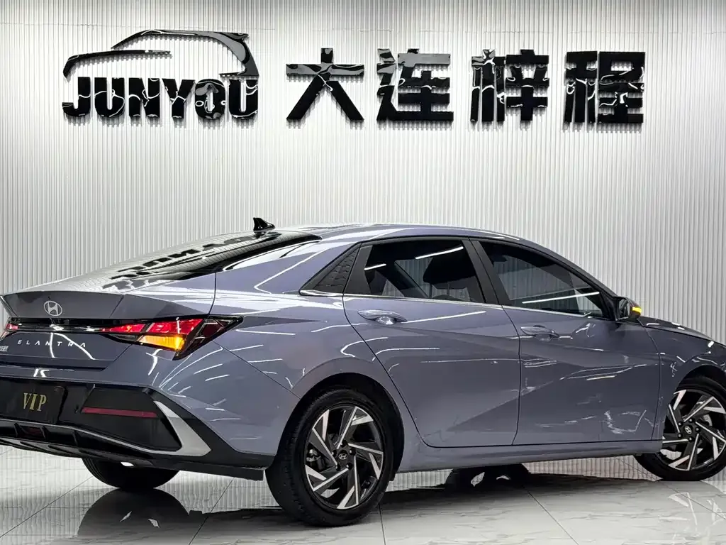Hyundai Elantra — фото 4