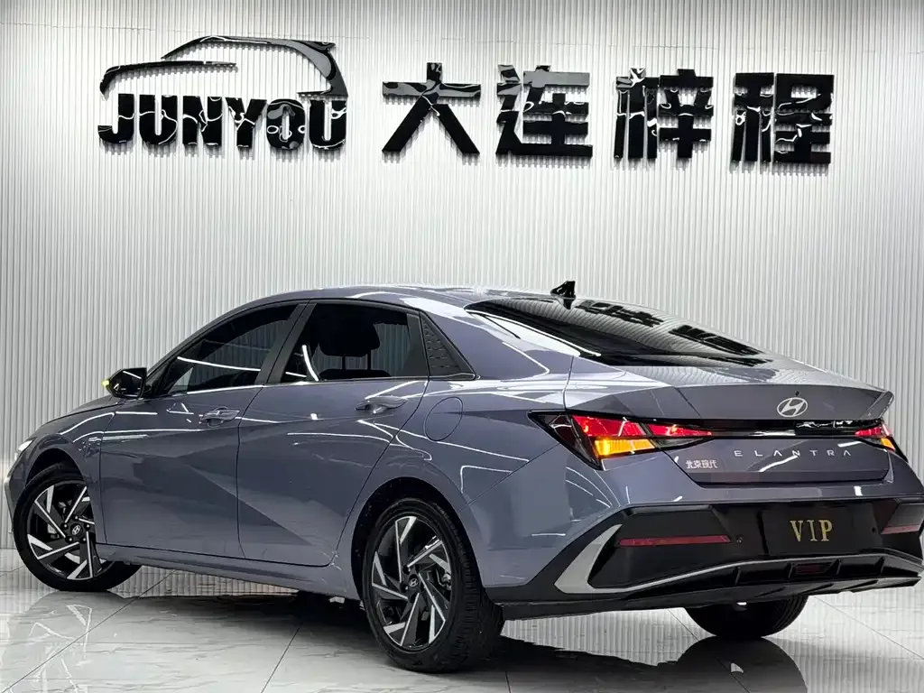 Hyundai Elantra — фото 5