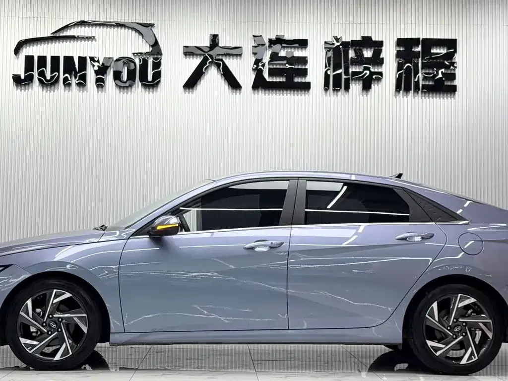 Hyundai Elantra — фото 2