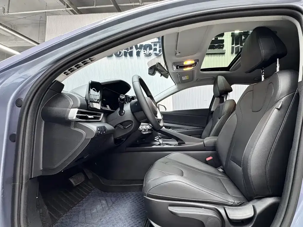 Hyundai Elantra — фото 10