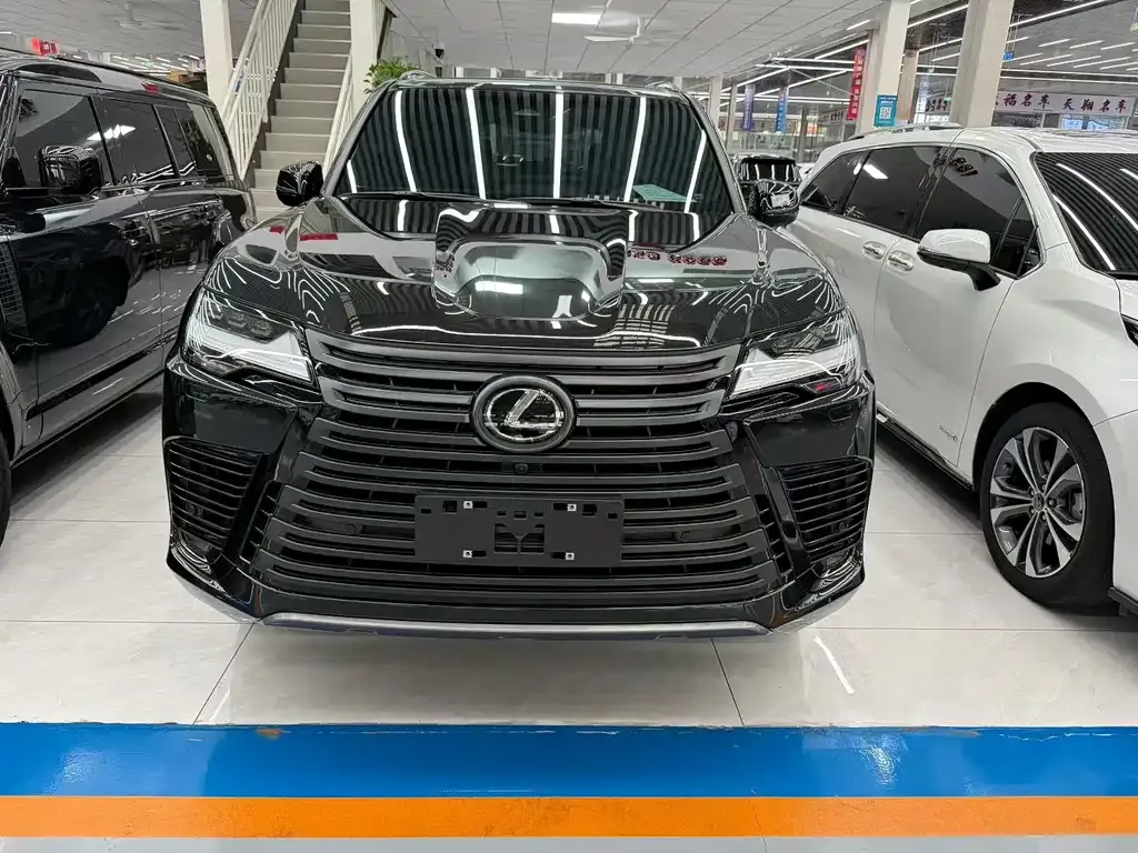 Lexus LX — фото 1