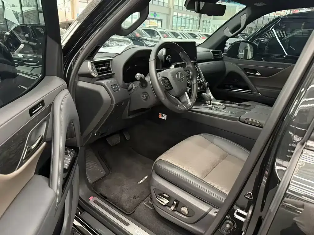 Lexus LX — фото 2