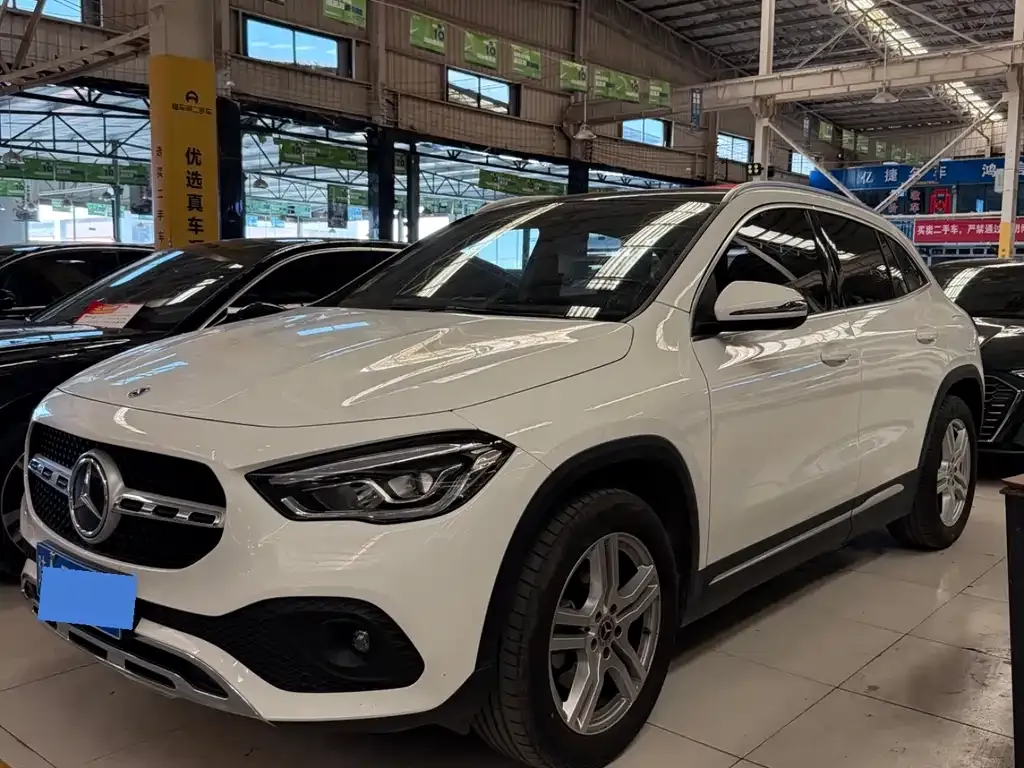 Mercedes-Benz GLA — фото 1