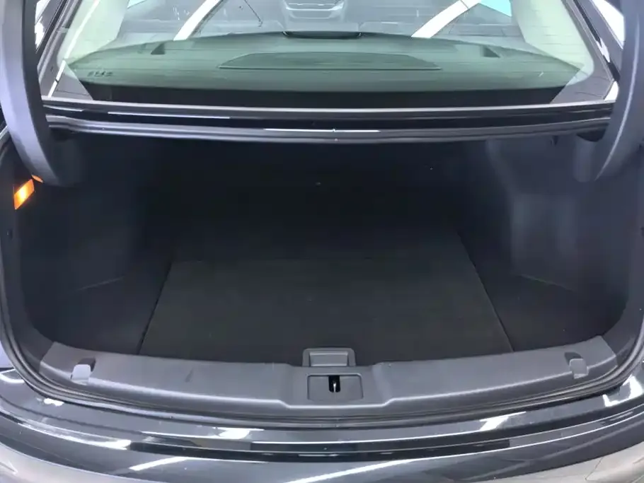 Hongqi E-QM5 — фото 3