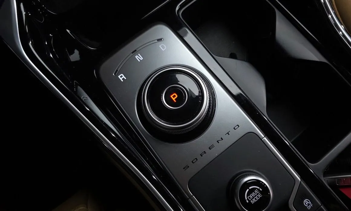 Kia Sorento — фото 8