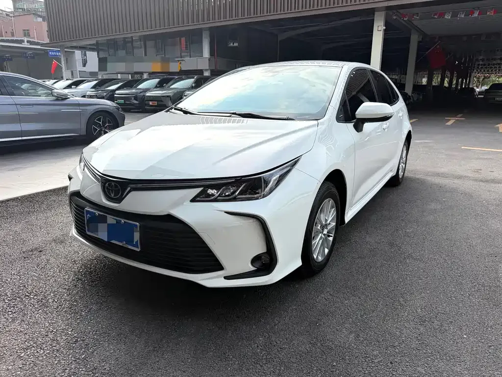Toyota Corolla — фото 1