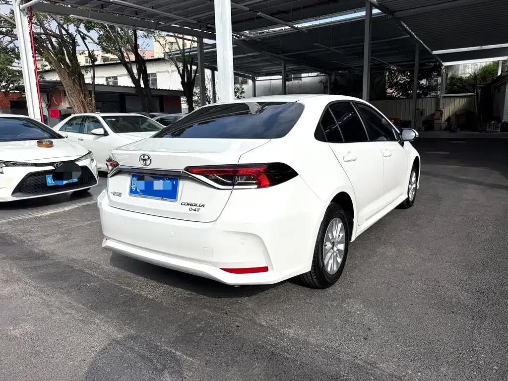 Toyota Corolla — фото 10