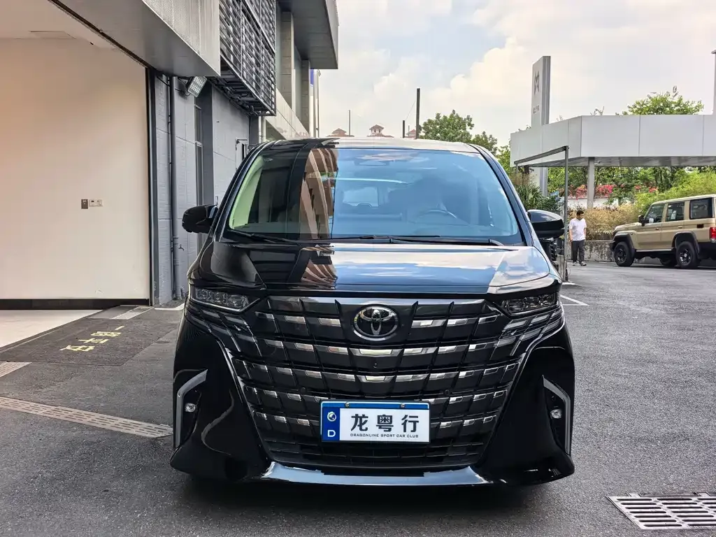 Toyota Alphard — фото 4