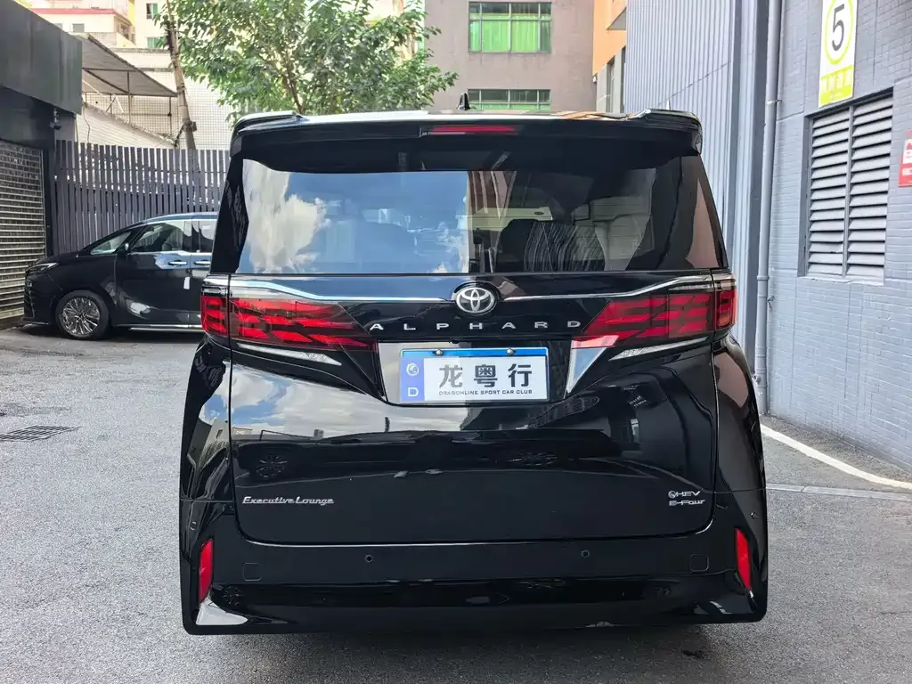 Toyota Alphard — фото 6