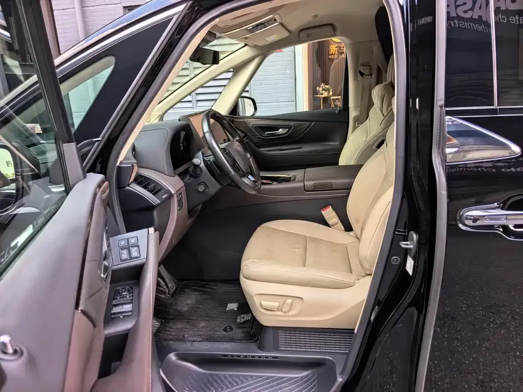 Toyota Alphard — фото 9