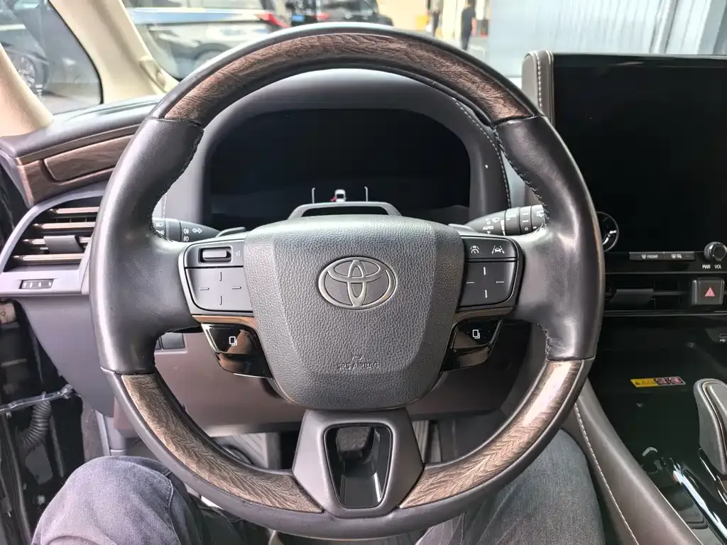 Toyota Alphard — фото 8